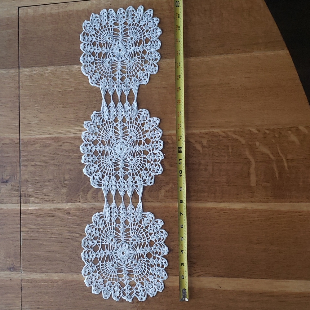 Handmade doili table runner 6